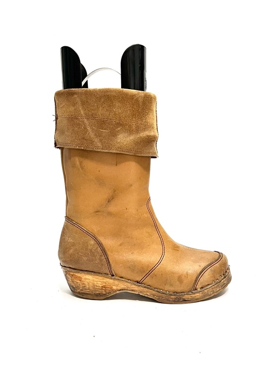 Bastad Toffeln Shoes - Vintage 1970s tan leather and suede fold over pull on Swedish wooden clog boots